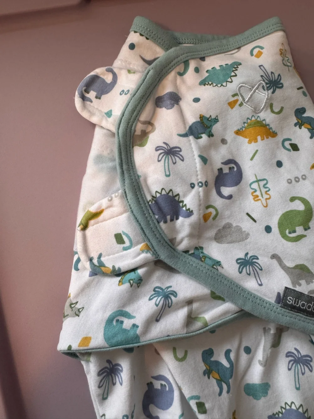 SwaddleMe White Bib with Green, Blue and Yellow Dinosaur Print 0-3 months‎